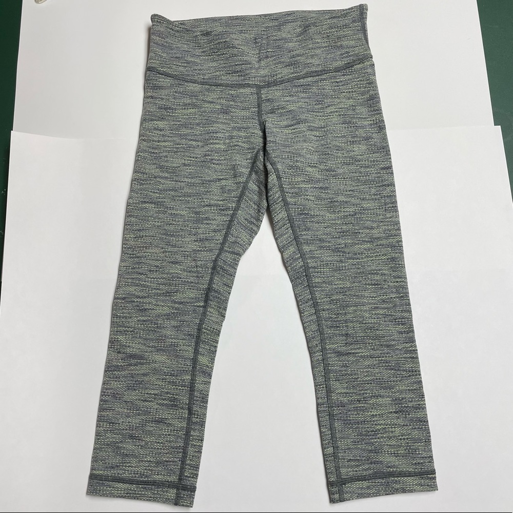 🍋Lululemon Green/Grey Marl Cropped Leggings (size 6)